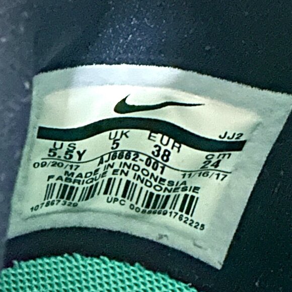 Nike Huarache City Sneaker - Picture 9 of 10